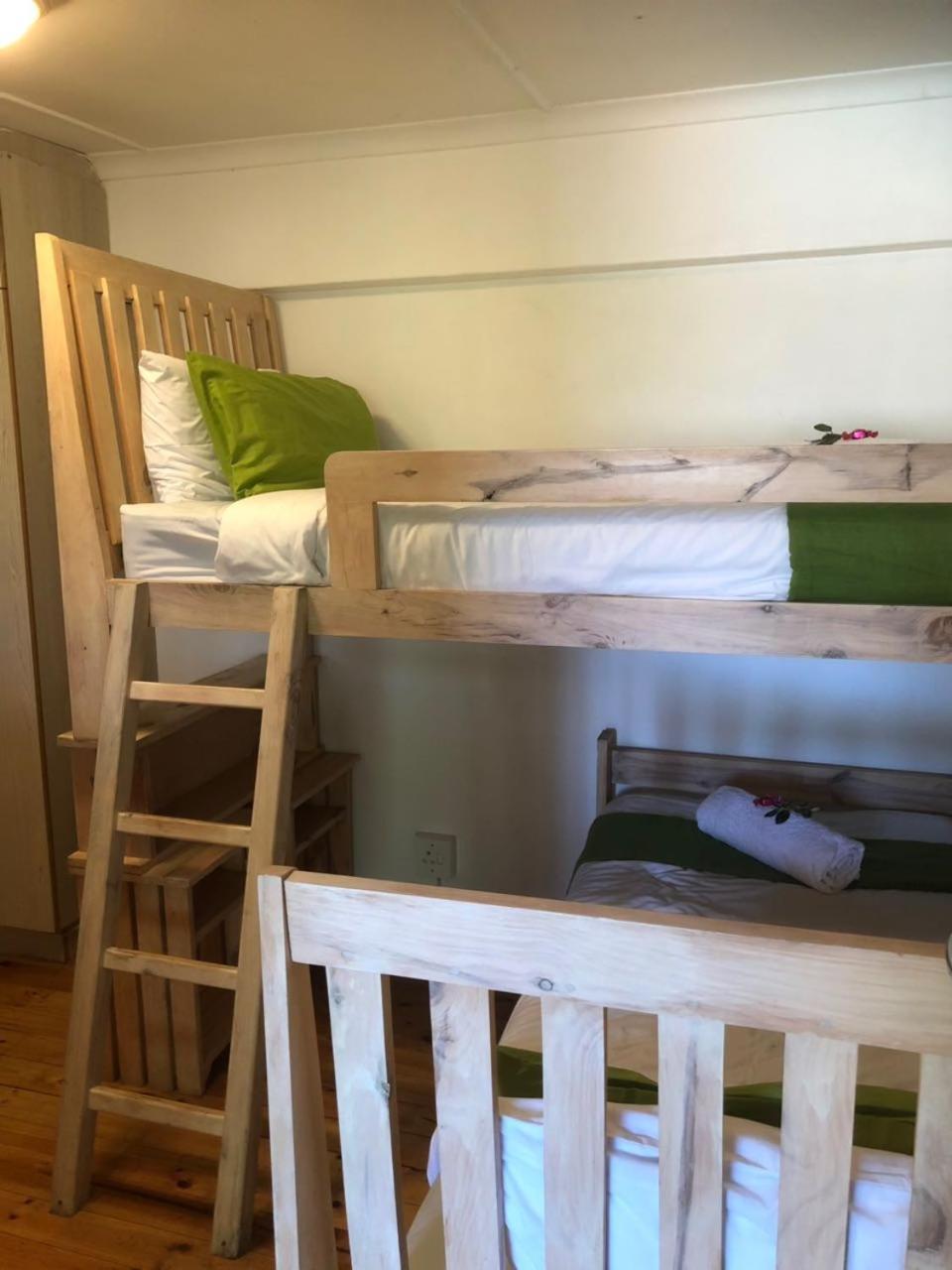 Aquarius Bed And Breakfast Jeffreys Bay Exterior foto